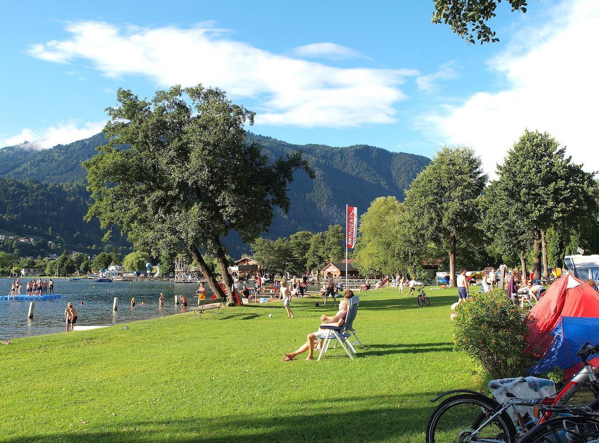 Villa Camping Chalets Brunner Am See à Döbriach Extérieur photo