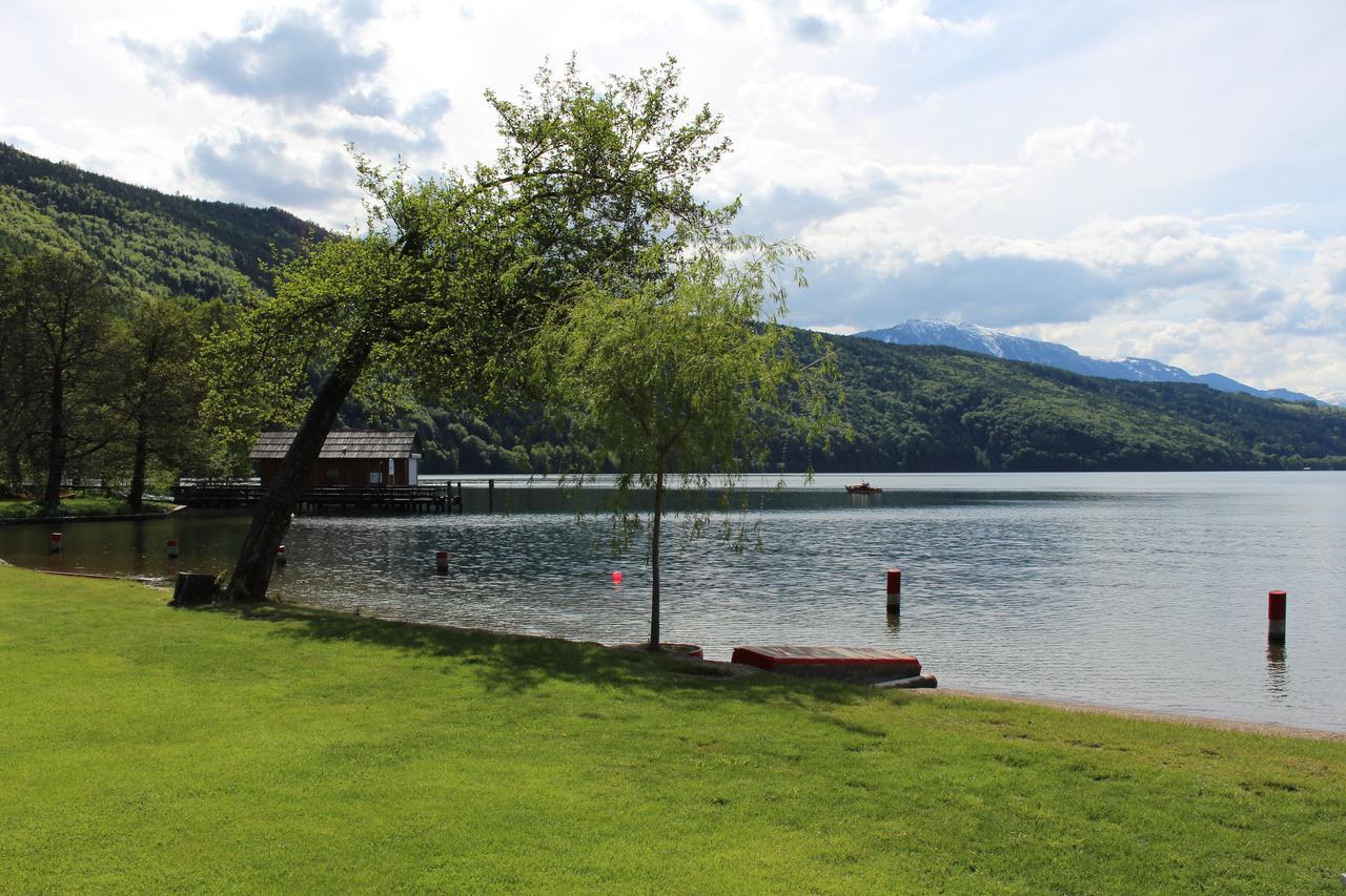 Villa Camping Chalets Brunner Am See à Döbriach Extérieur photo